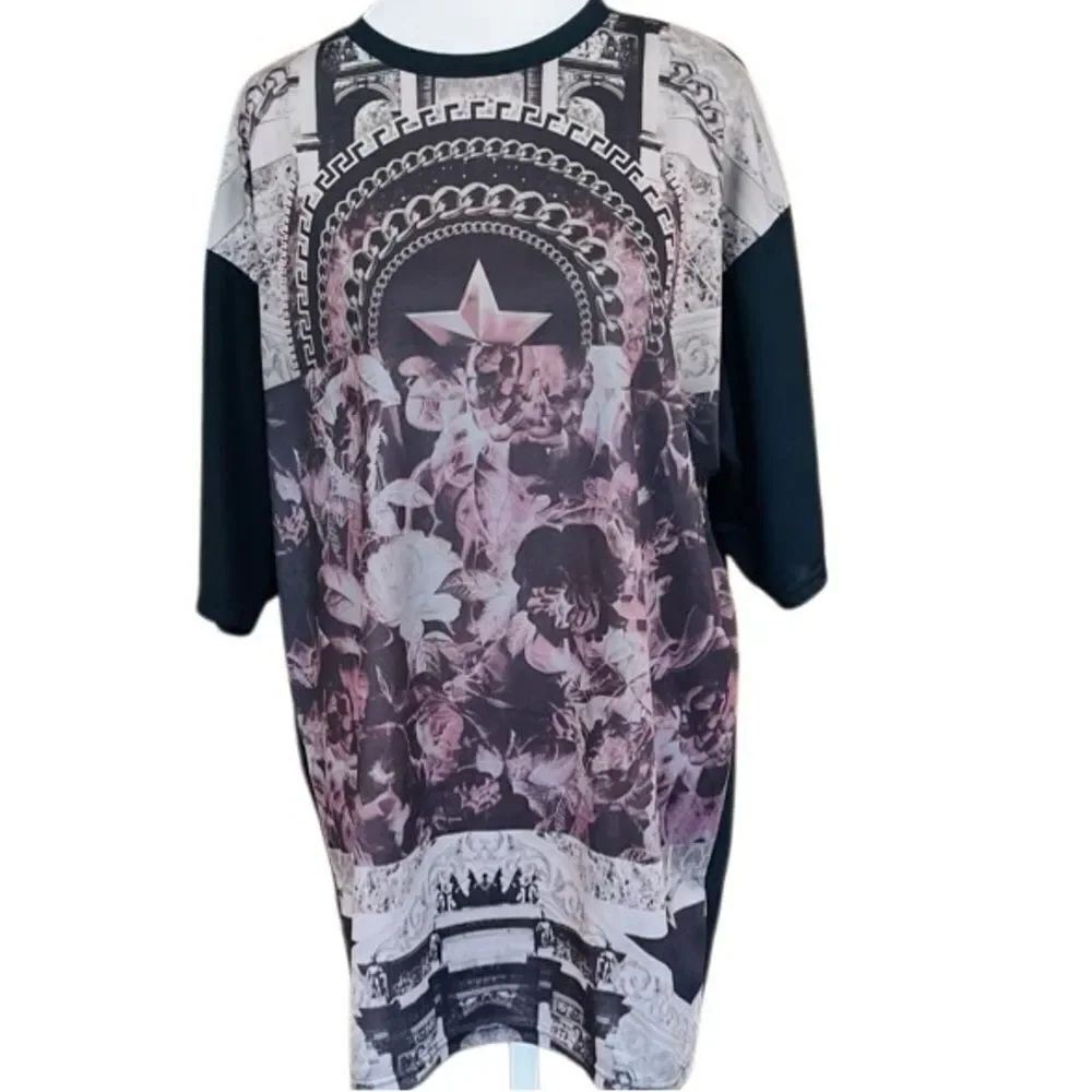 TOPMAN black graphic short sleeved tee shirt size L.